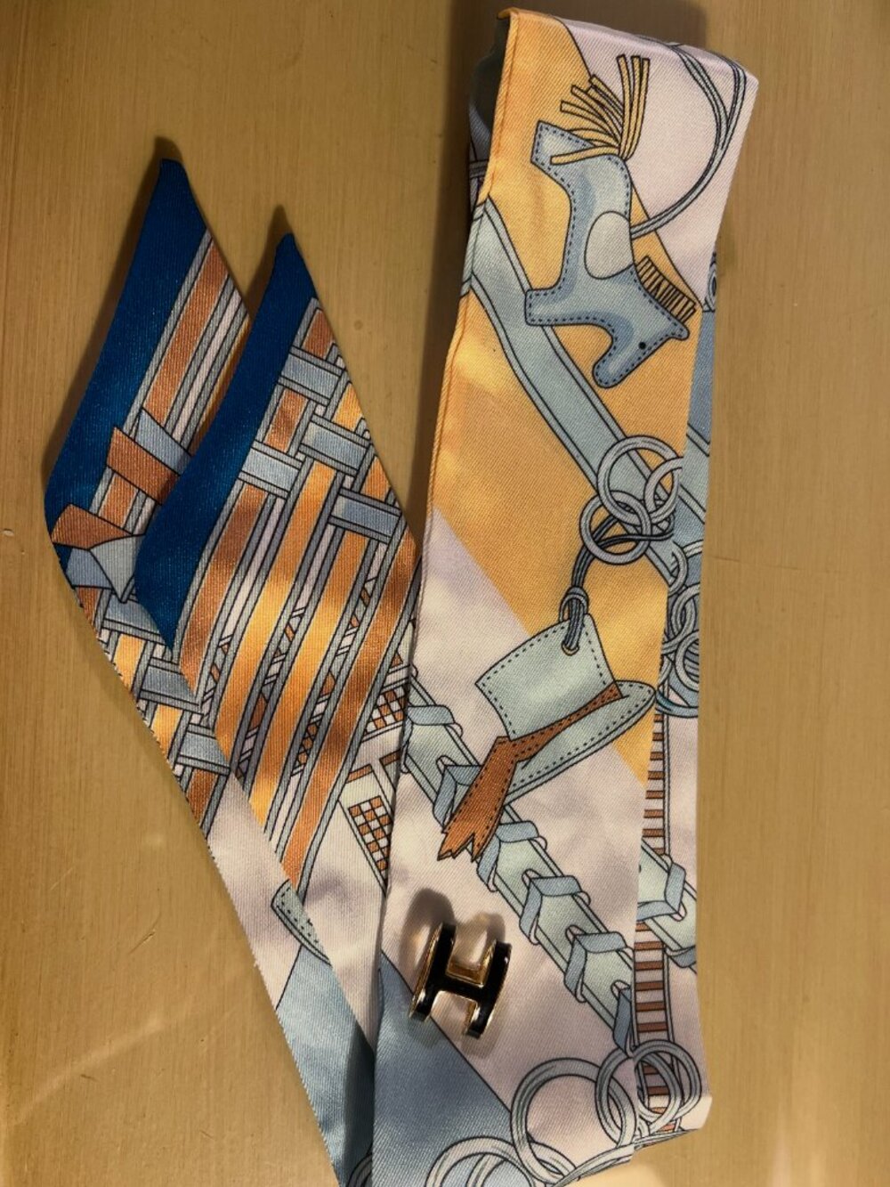 Hermès-style Twilly Brides et Gris Gris Bridle and Charm Scarf Blue White Beige